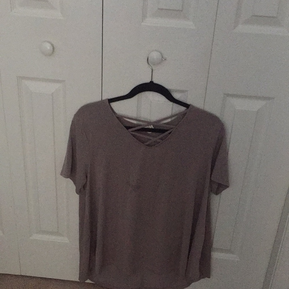 a grey tee shirt